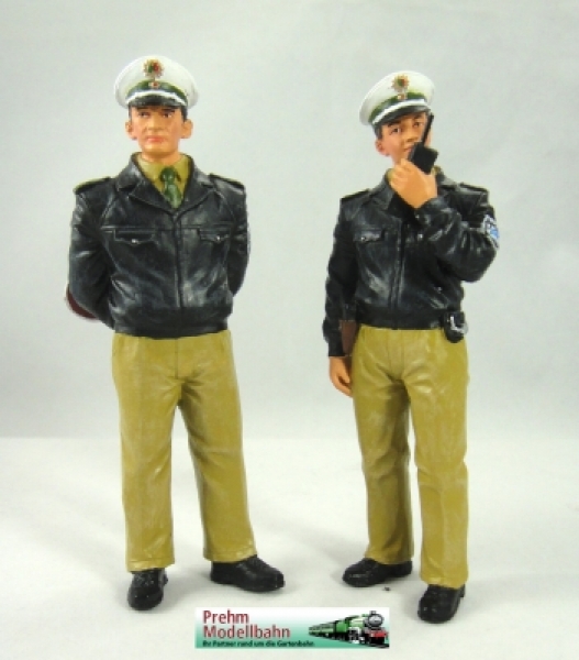 500046 Polizistin mit Funk - gruene Uniform